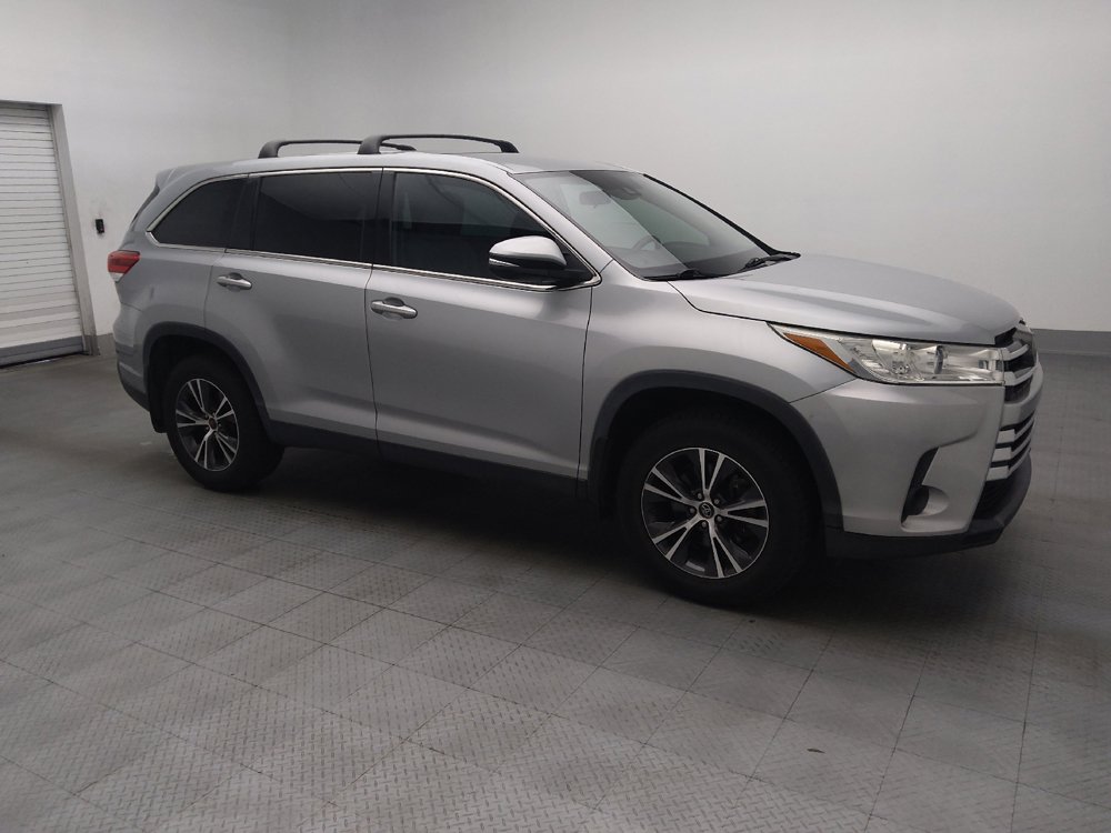 Used 2019 Toyota Highlander LE AWD/4WD image 11