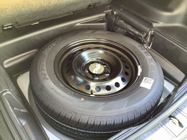 Used 2024 Jeep Grand Cherokee Laredo X w/ Trailer Tow Package image 30