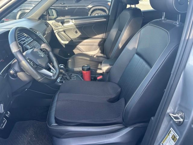 Used 2022 Volkswagen Tiguan SE R-Line FWD image 9