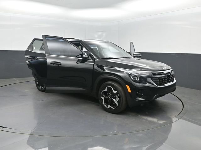 Used 2025 Kia Seltos EX FWD image 33