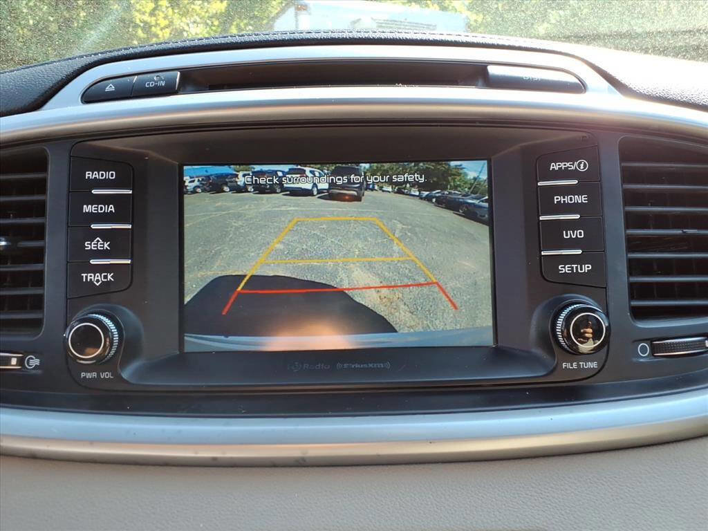 Used 2017 Kia Sorento LX w/ LX Convenience Package image 19