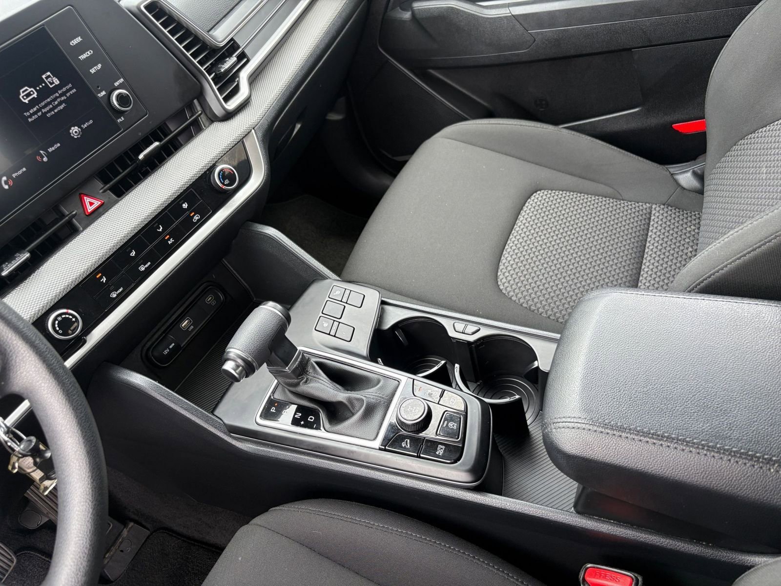 Used 2025 Kia Sportage LX image 40