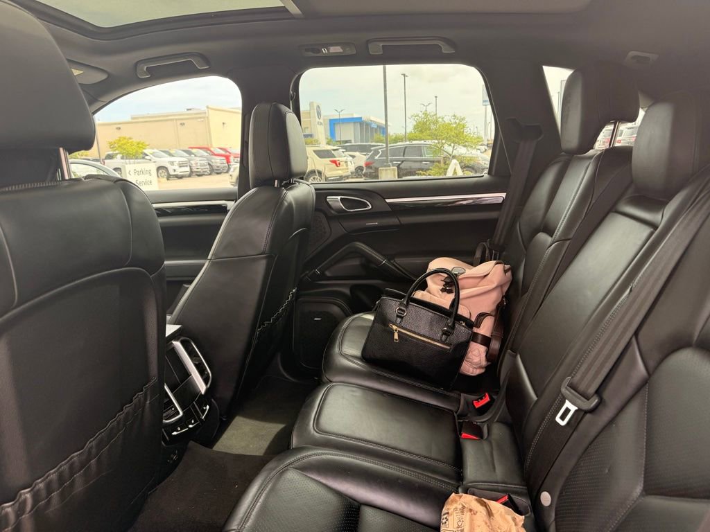 Used 2018 Porsche Cayenne Platinum Edition image 8