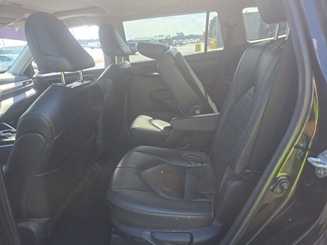 Used 2023 Toyota Highlander XLE AWD/4WD image 12