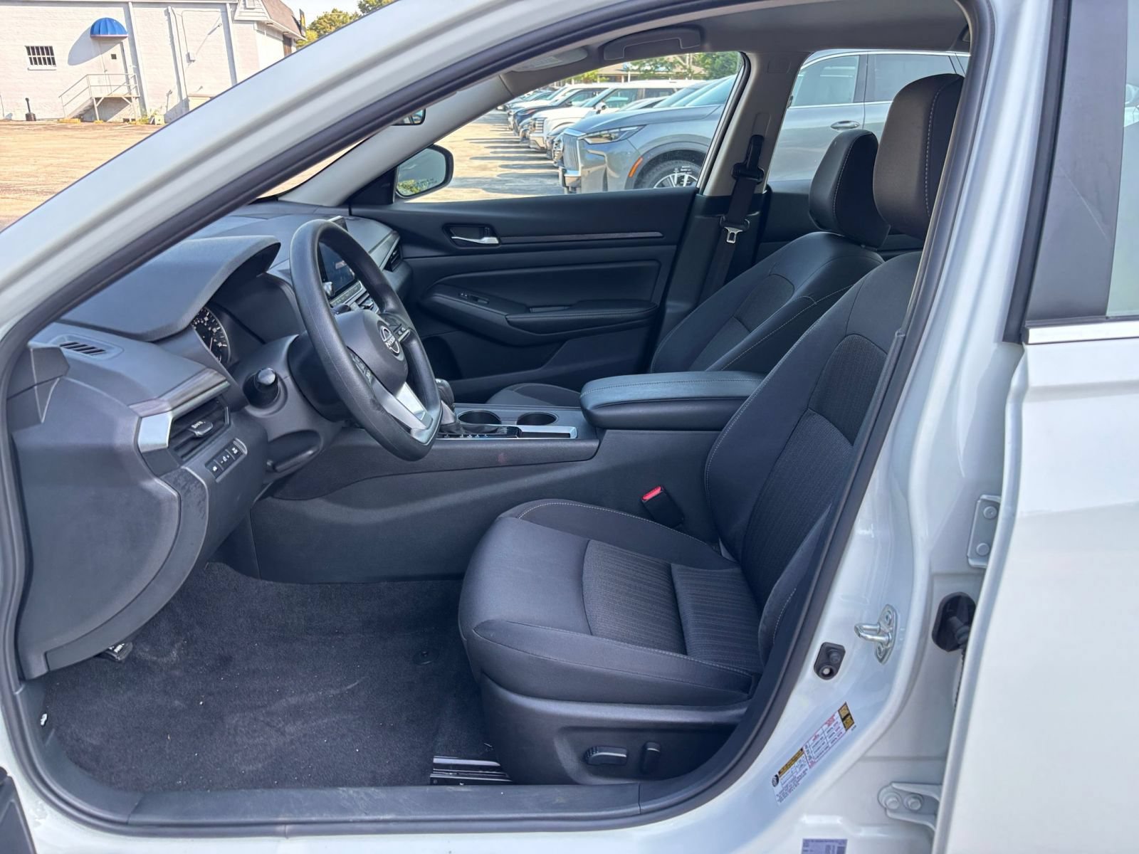 Used 2025 Nissan Altima 2.5 SV FWD image 27