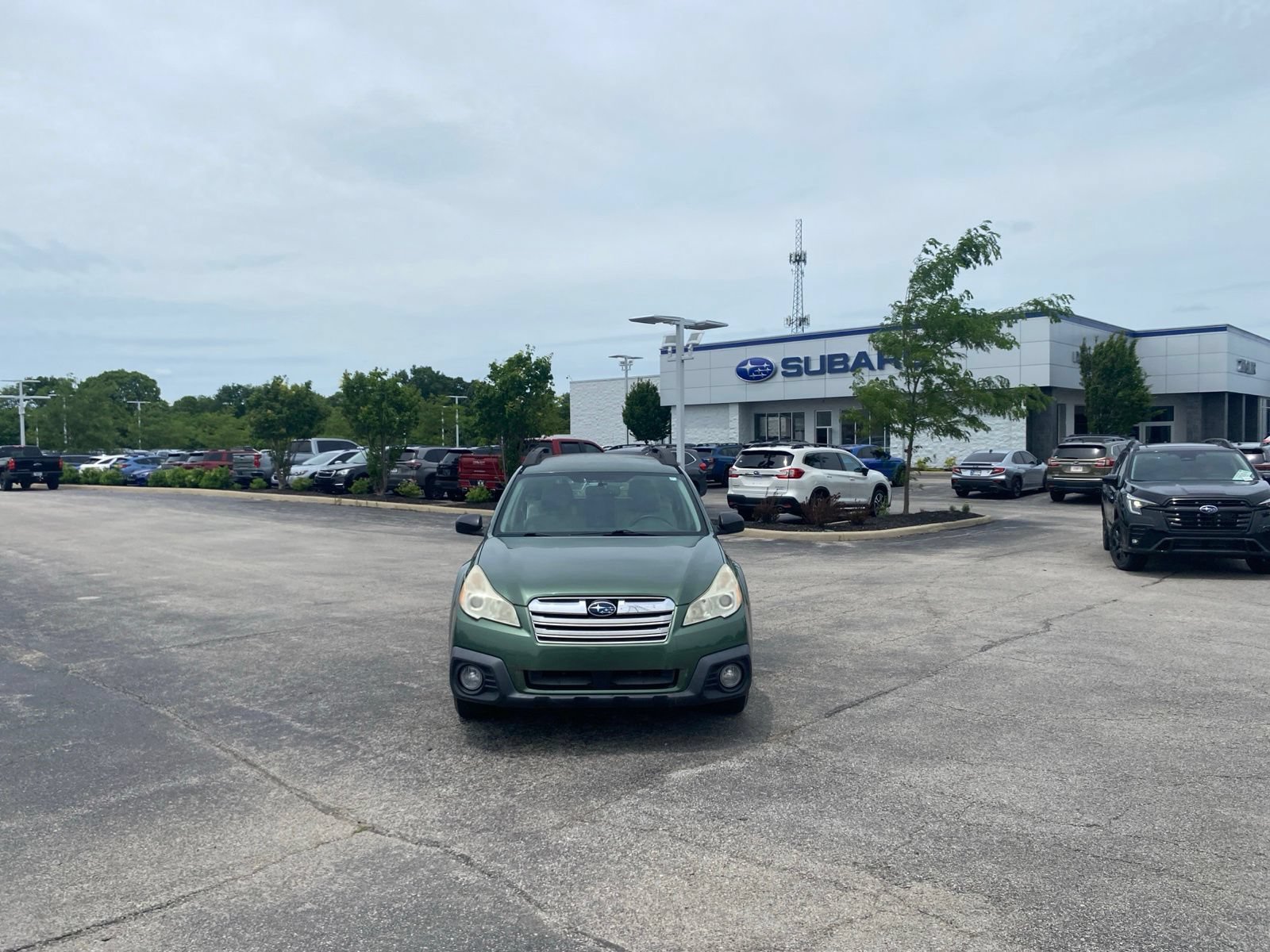 Used 2014 Subaru Outback 2.5i w/ Alloy Wheel Package AWD/4WD image 7