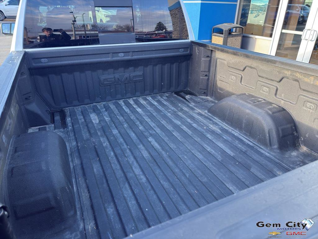 Used 2023 GMC Sierra 1500 SLT w/ SLT Premium Plus Package AWD/4WD image 8