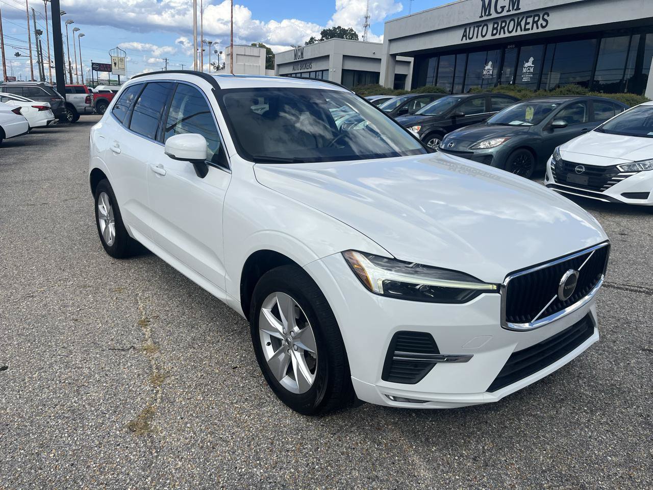 Used 2022 Volvo XC60 B5 Momentum AWD/4WD image 3