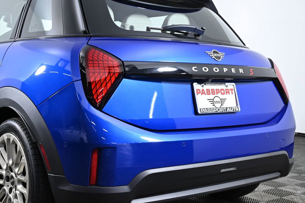 Certified 2025 MINI Cooper S image 8