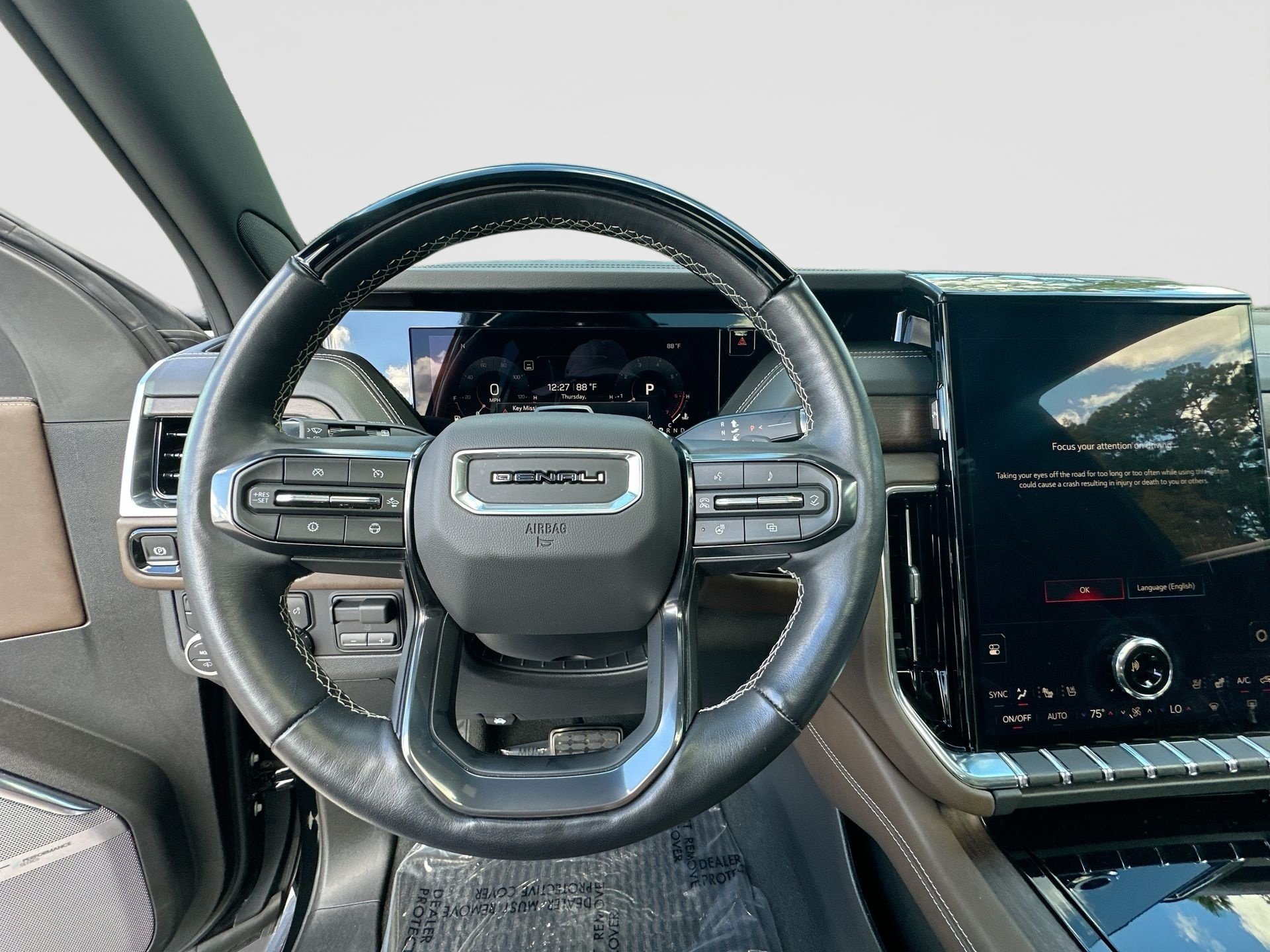 Certified 2025 GMC Yukon Denali Ultimate AWD/4WD image 11