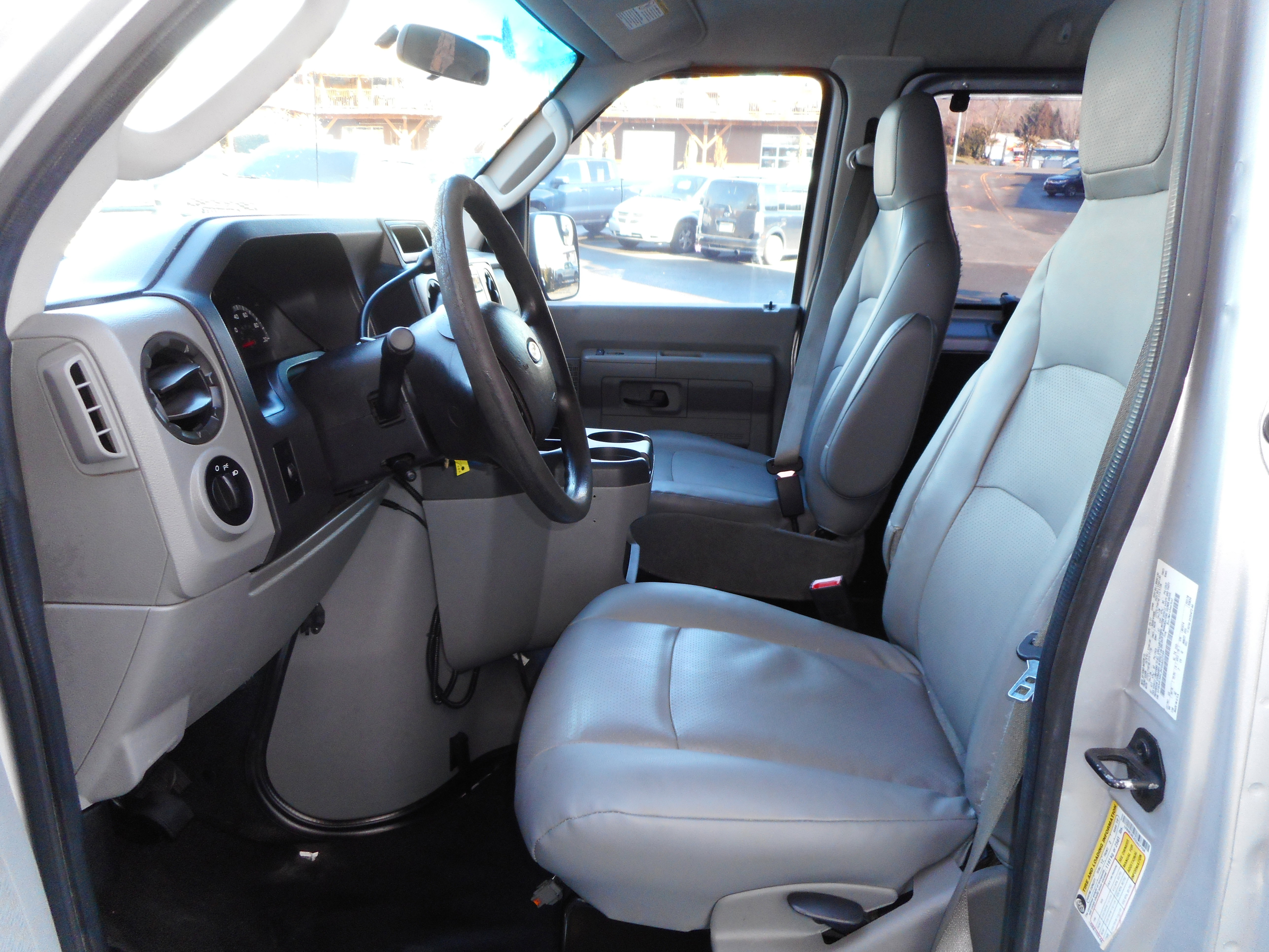 Used 2012 Ford E-350 and Econoline 350 XL w/ PWR Windows & Locks Group image 12