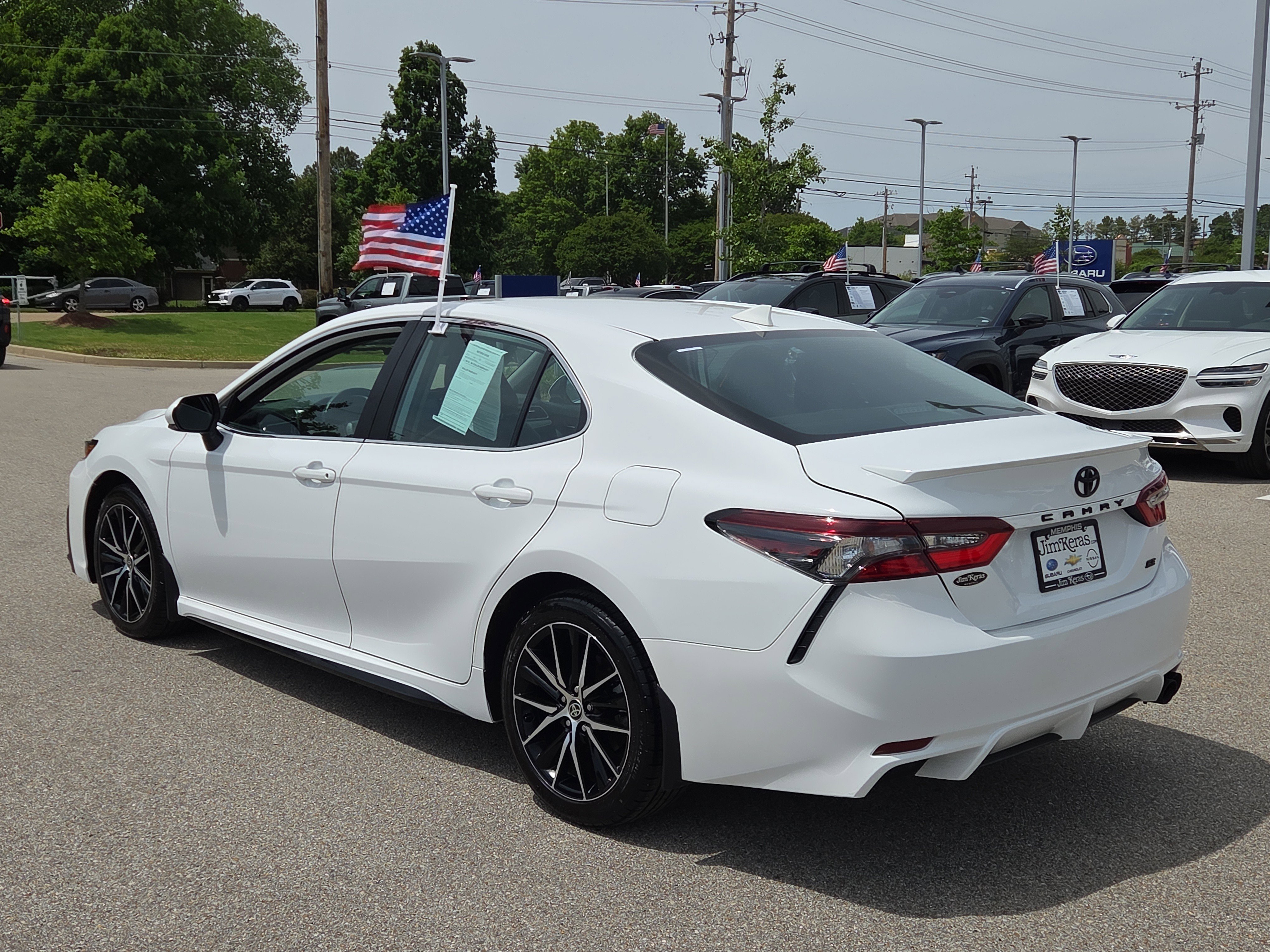 Used 2024 Toyota Camry SE w/ Convenience Package FWD image 5