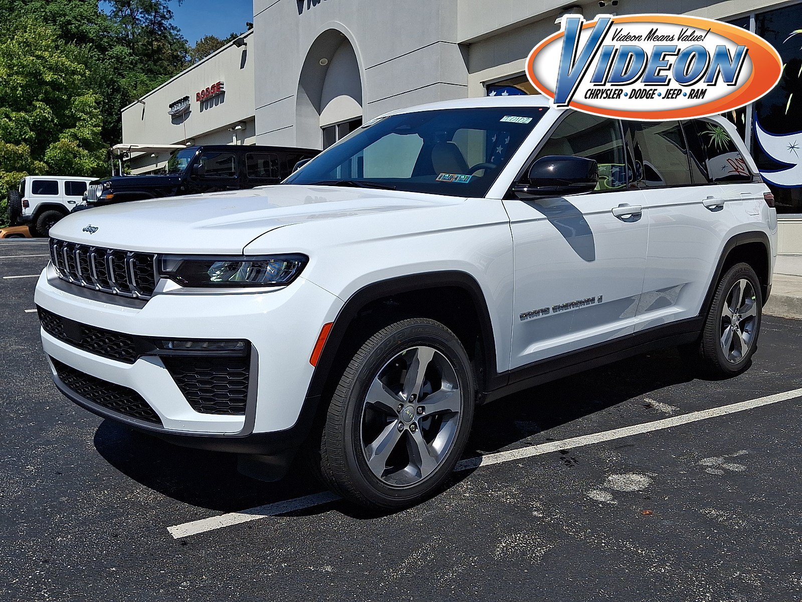 New 2026 Jeep Grand Cherokee Limited w/ Trailer Tow Package