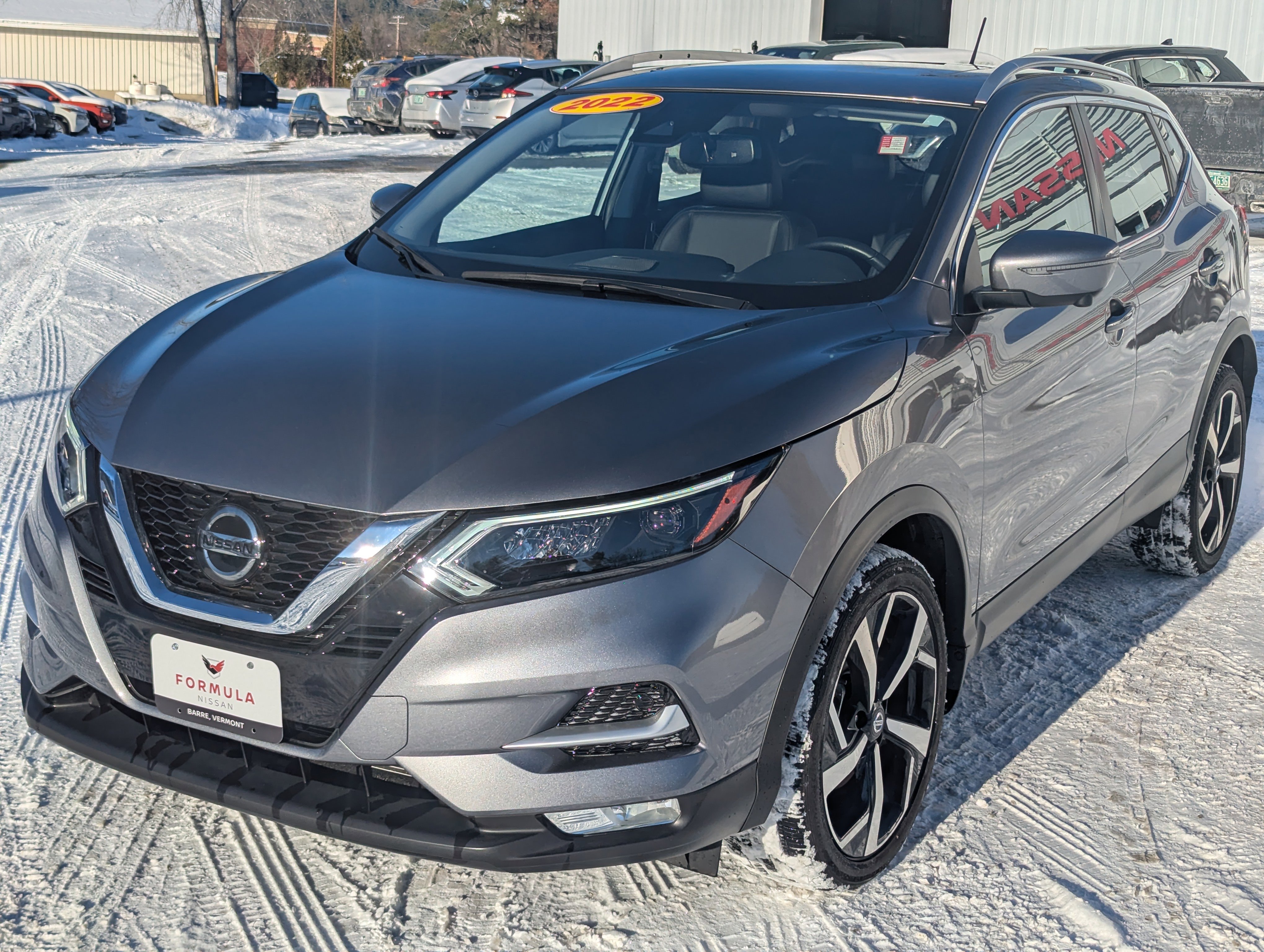 Used 2022 Nissan Rogue Sport SL w/ Premium Package image 3