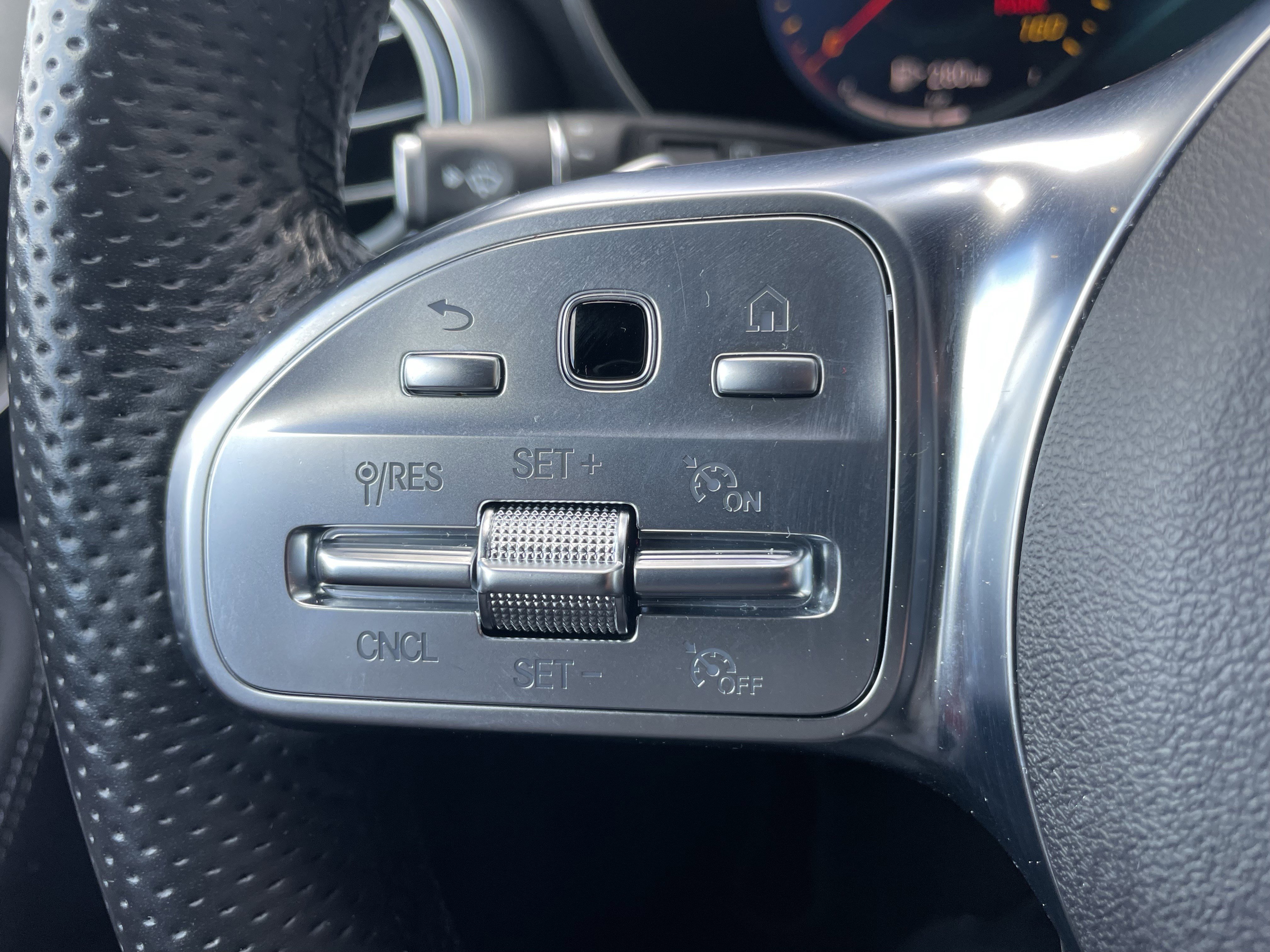 Used 2022 Mercedes-Benz GLC 300 4MATIC image 23