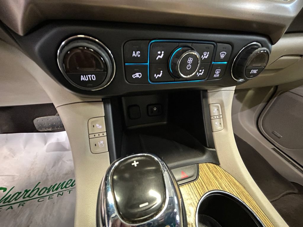 Used 2017 GMC Acadia Denali w/ Technology Package AWD/4WD image 23