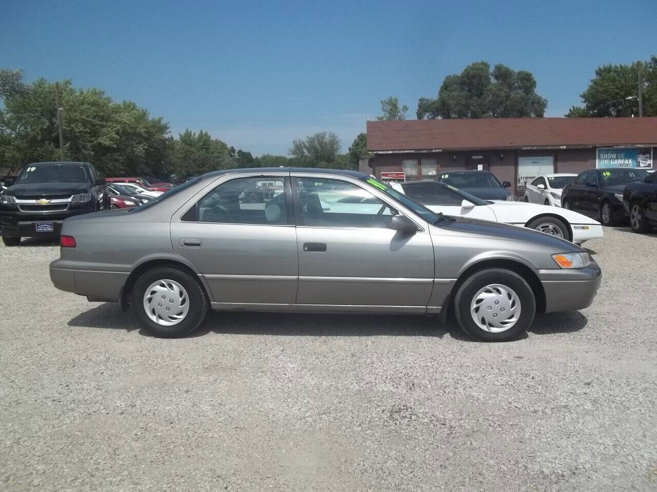 Used 1998 Toyota Camry LE FWD image 1