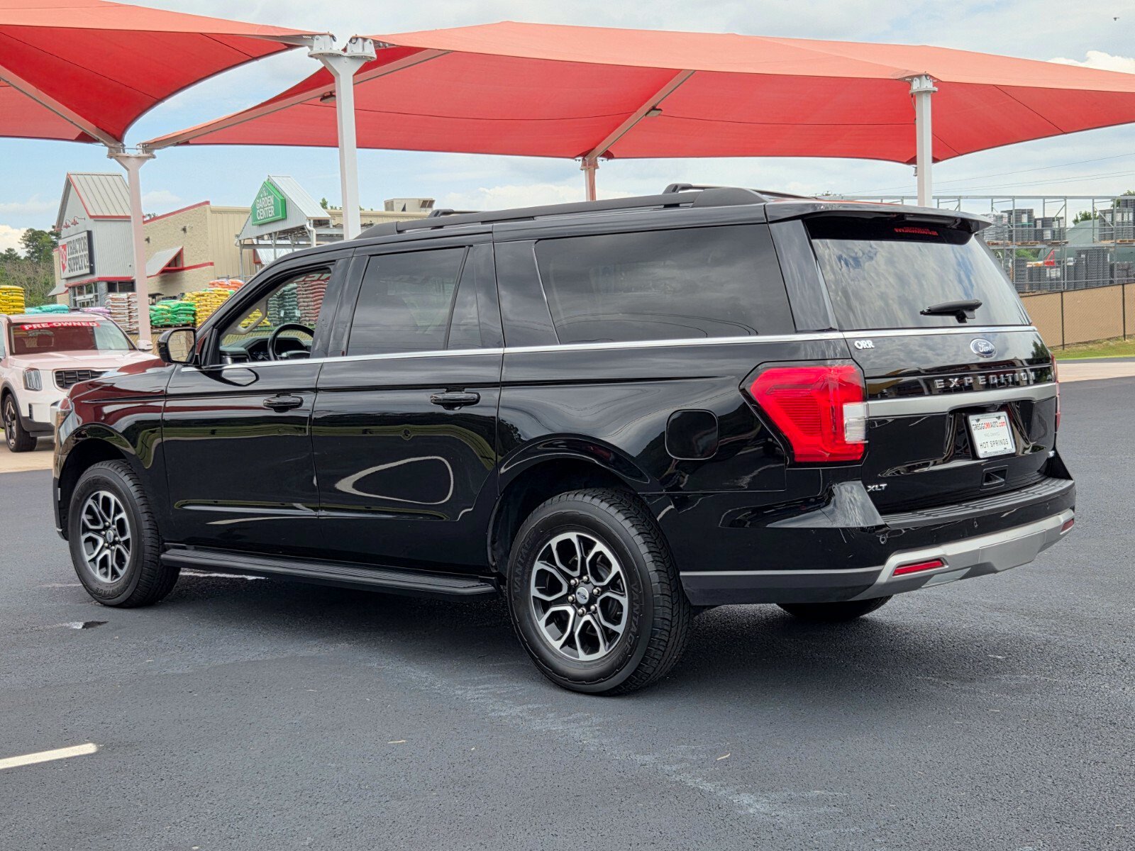 Used 2024 Ford Expedition Max XLT AWD/4WD image 3