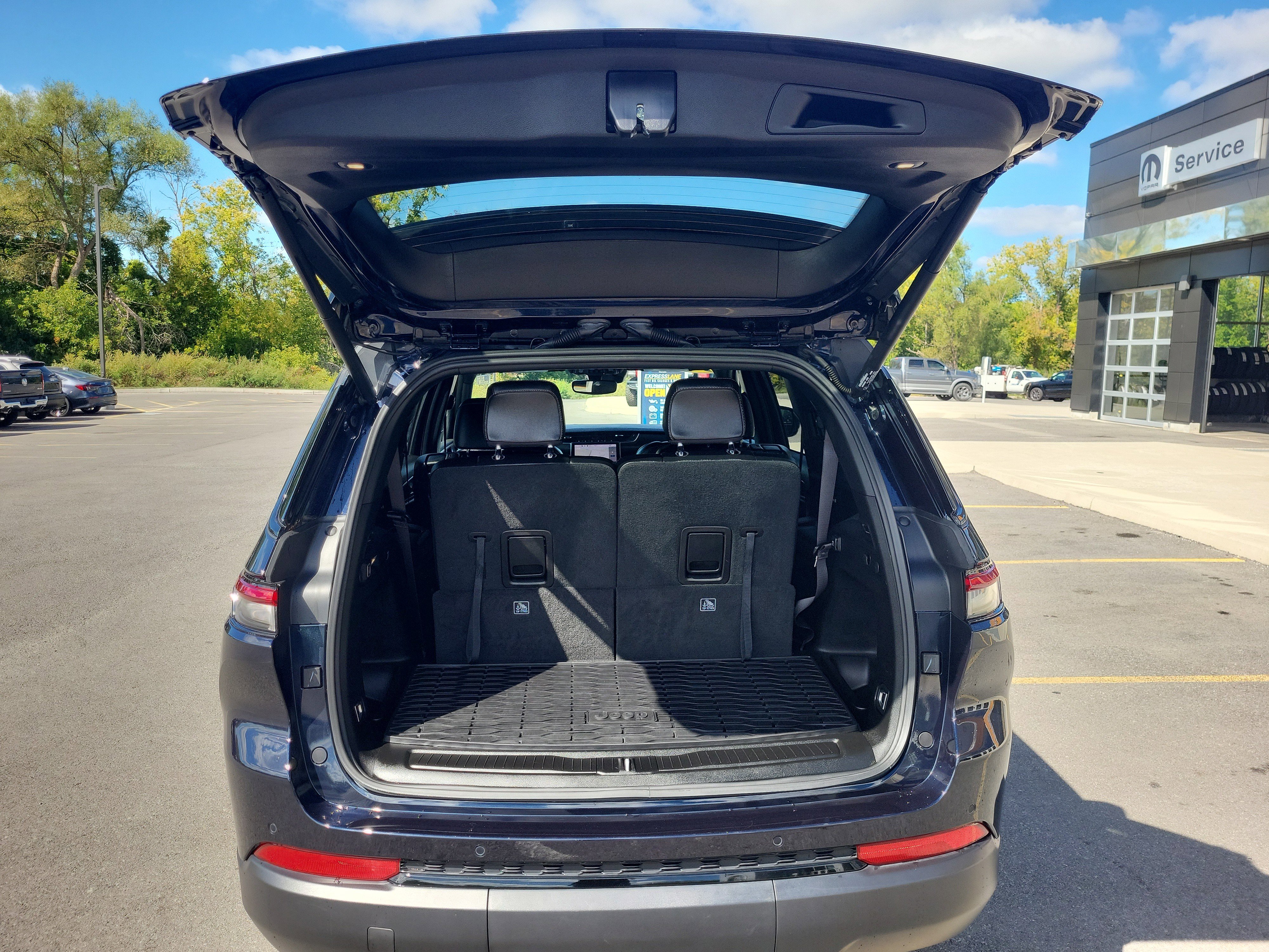 Used 2024 Jeep Grand Cherokee L Limited w/ Black Appearance Package image 12