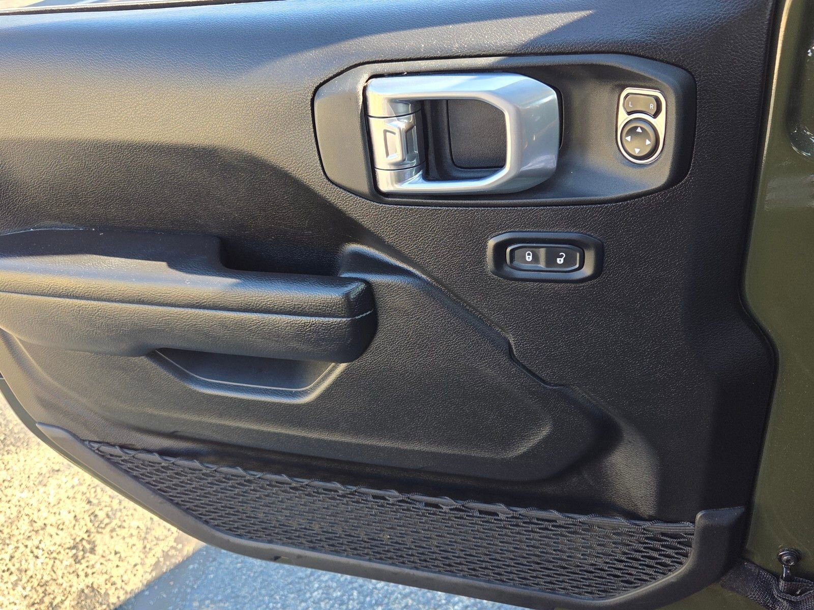 Used 2024 Jeep Gladiator Mojave w/ Safety Group image 31