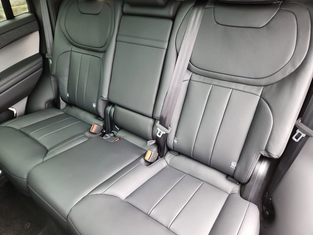 Used 2025 Land Rover Range Rover Sport SE image 25
