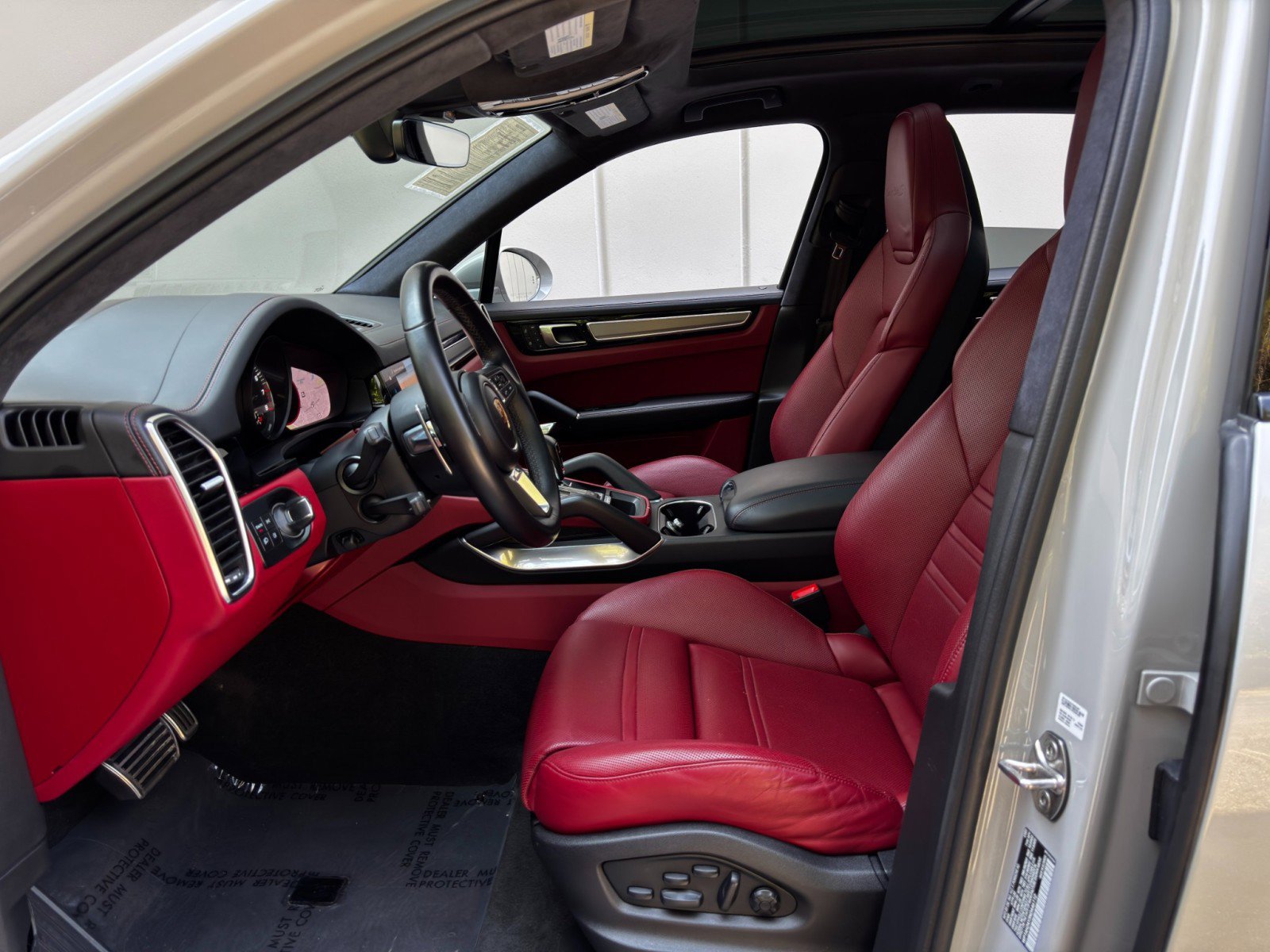 Used 2022 Porsche Cayenne Turbo S w/ Assistance Package image 17