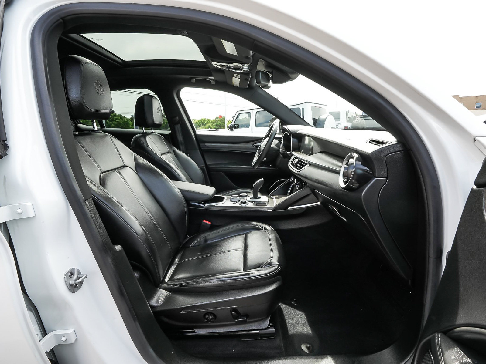Used 2023 Alfa Romeo Stelvio Ti AWD/4WD image 42