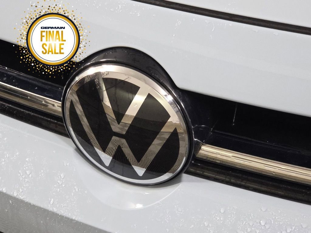 Certified 2025 Volkswagen Jetta SE w/ Sunroof Package image 11