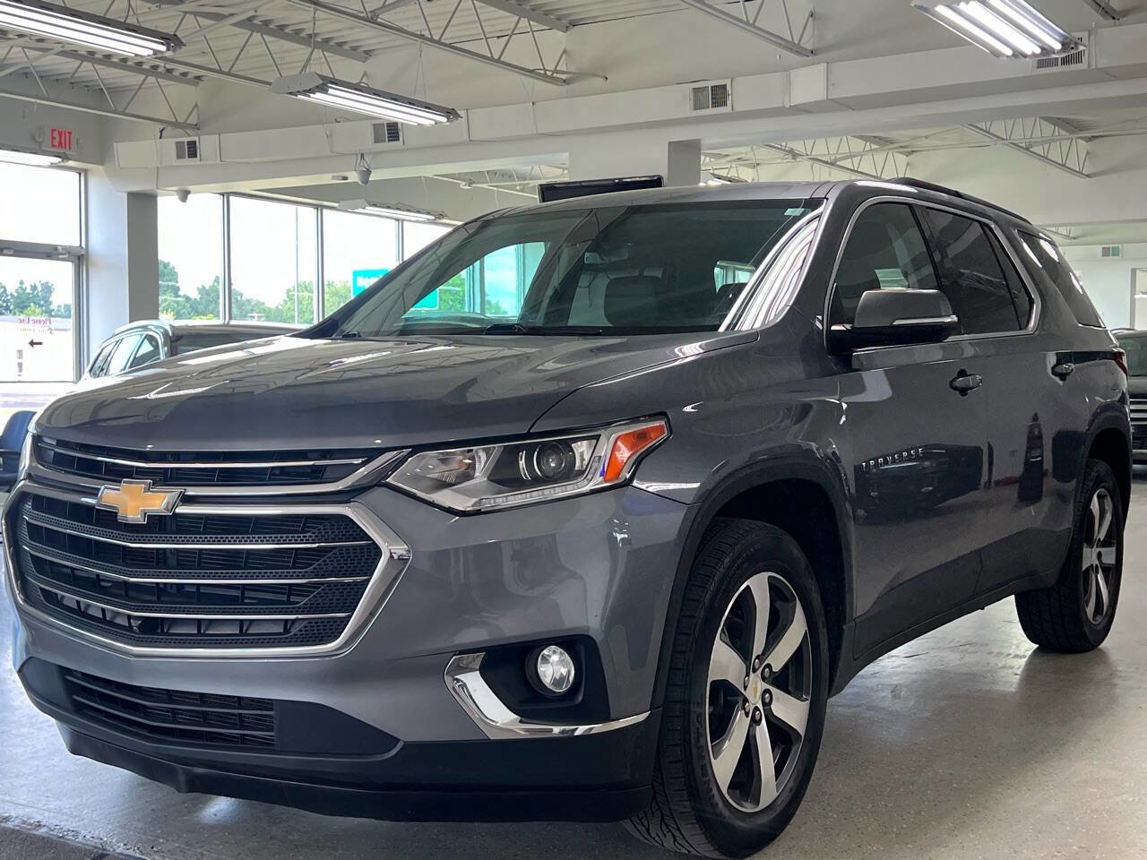 Used 2021 Chevrolet Traverse LT w/ LT Premium Package image 2