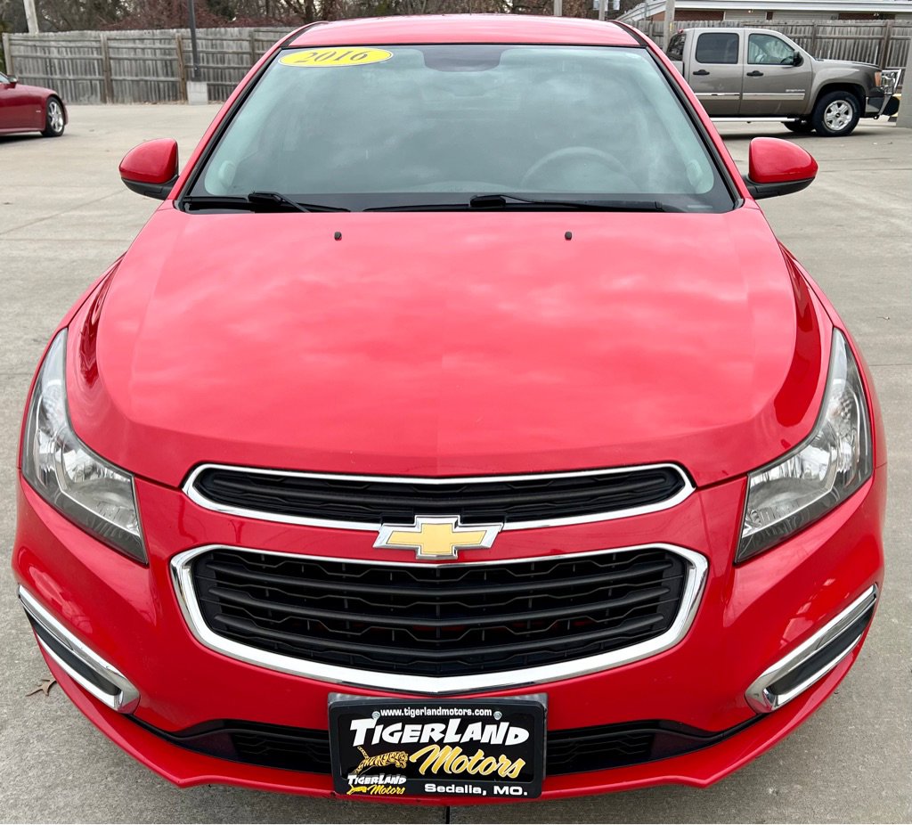 Used 2016 Chevrolet Cruze LT image 2