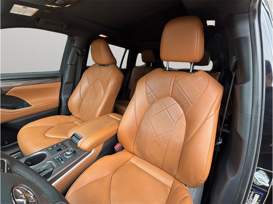 Used 2023 Toyota Highlander Platinum image 22