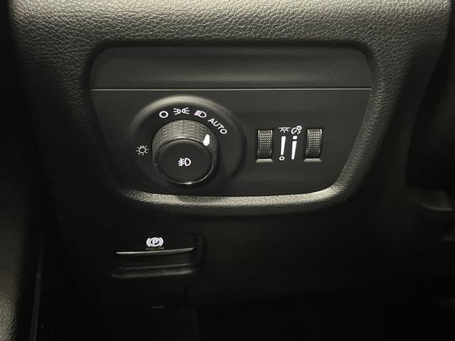 New 2025 Jeep Grand Cherokee Limited w/ Trailer Tow Package image 25