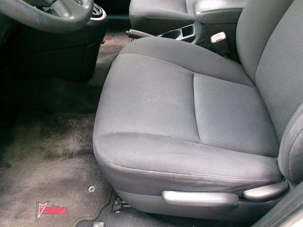 Used 2005 Pontiac Vibe w/ Power Group Value Package FWD image 14