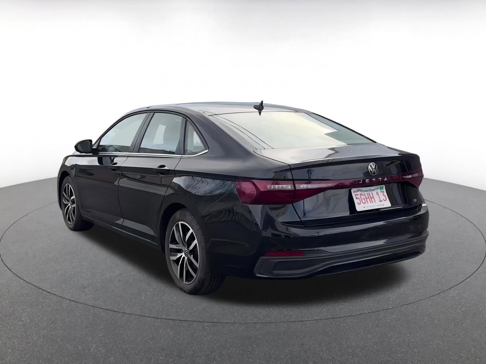 Used 2025 Volkswagen Jetta SE image 11