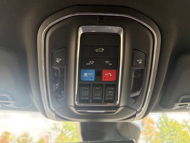 Used 2025 Jeep Grand Cherokee L Limited w/ Luxury Tech Group II RWD image 28
