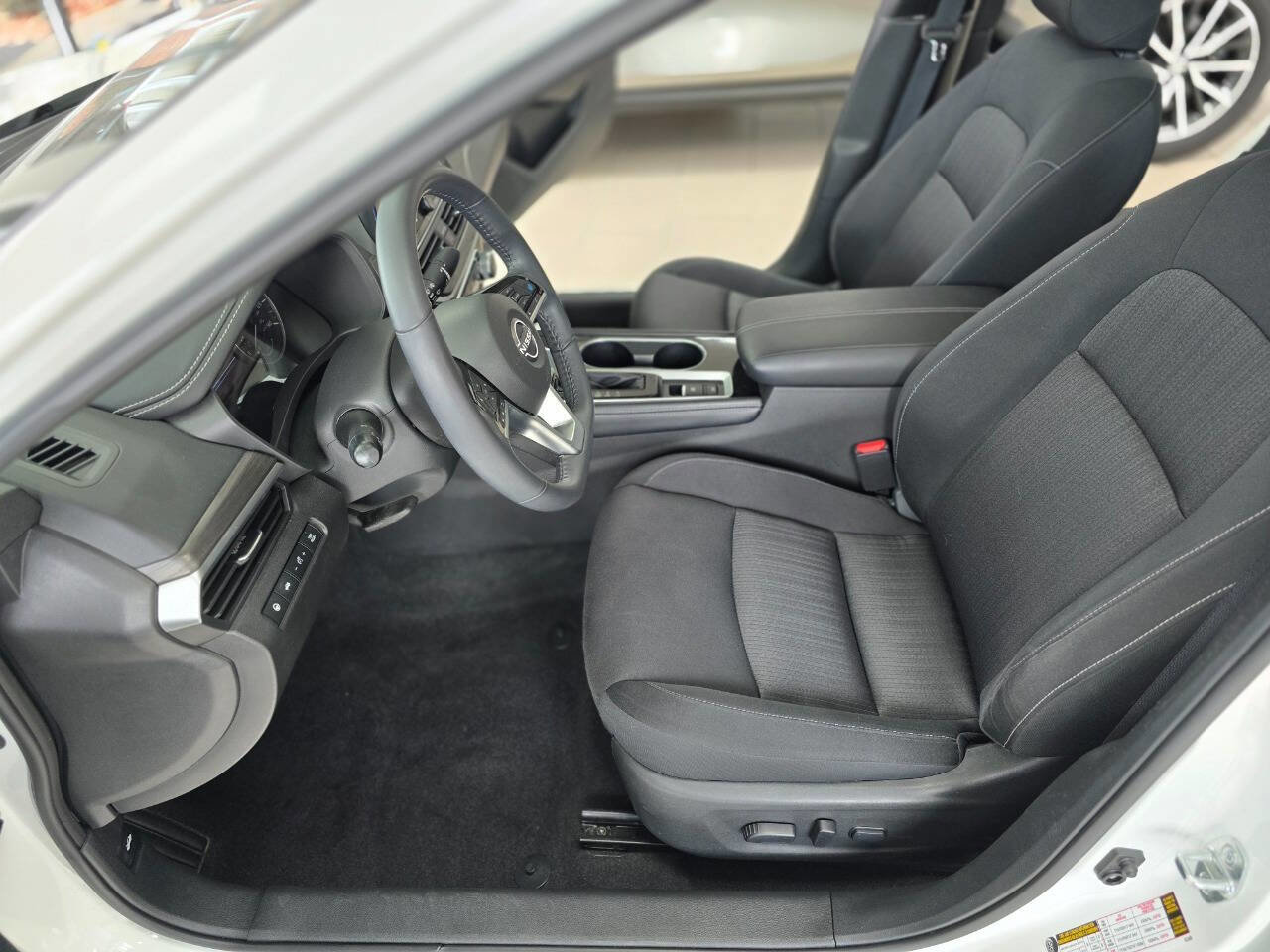 Used 2023 Nissan Altima 2.5 SV w/ SV Premium Package image 22