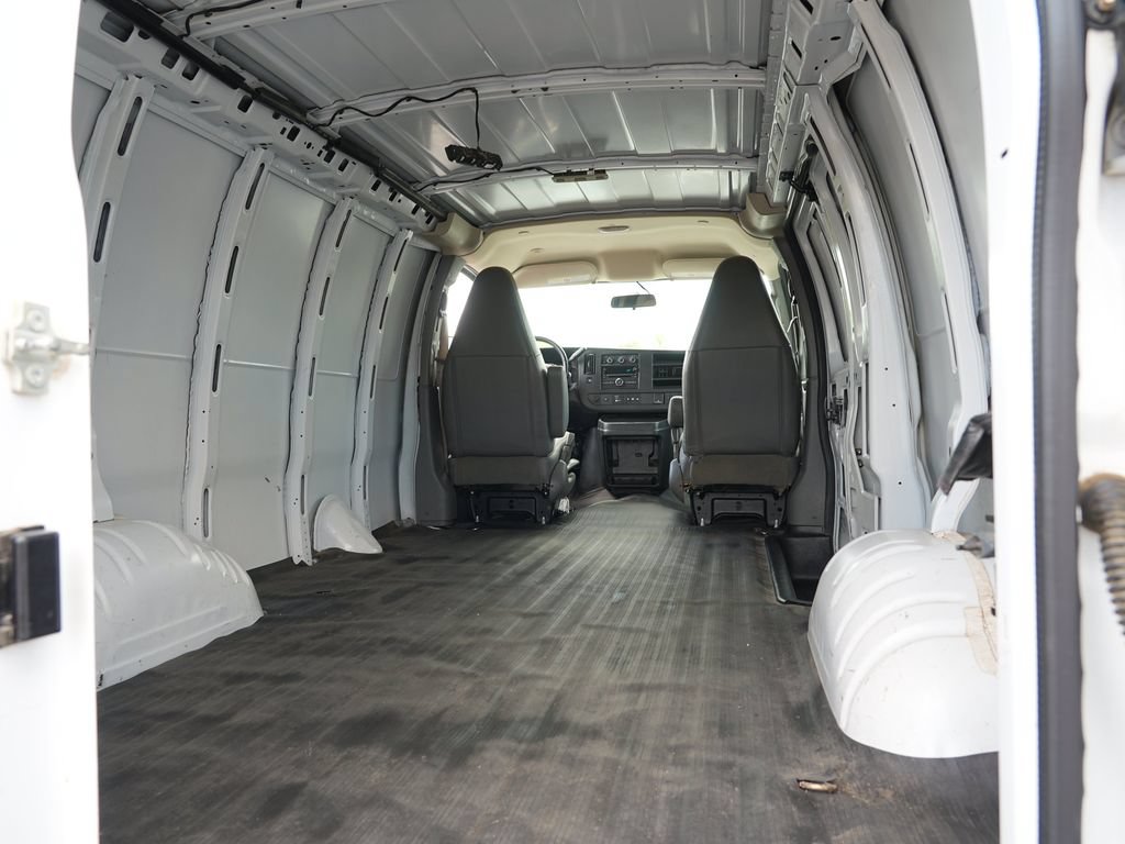 Used 2017 Chevrolet Express 2500 RWD image 19