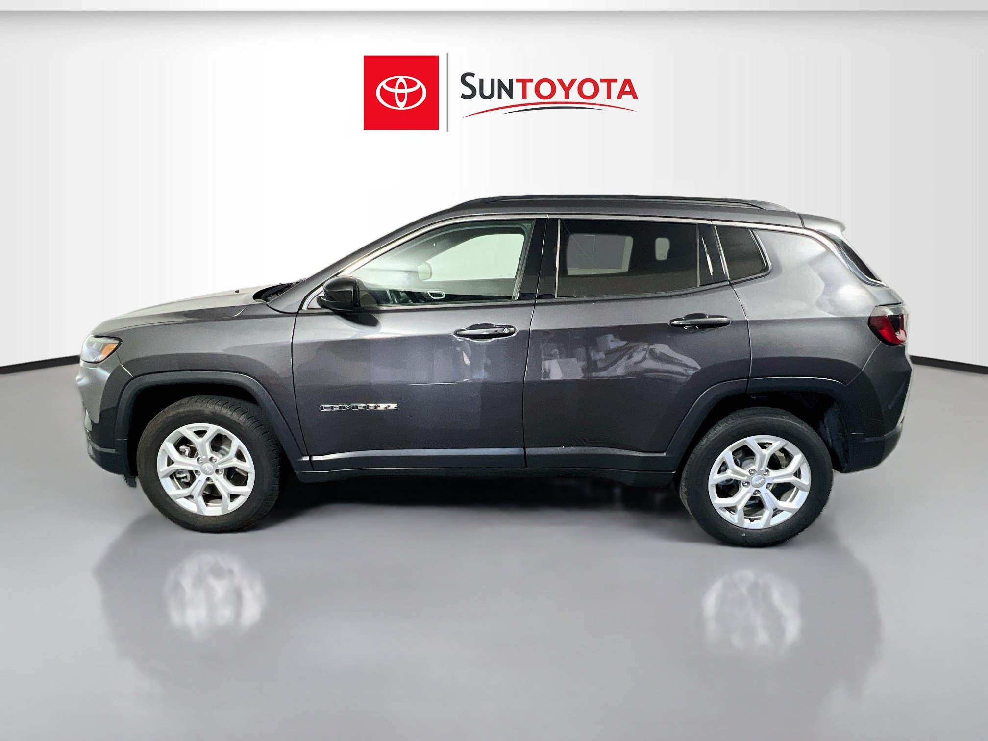 Used 2024 Jeep Compass Latitude AWD/4WD image 7