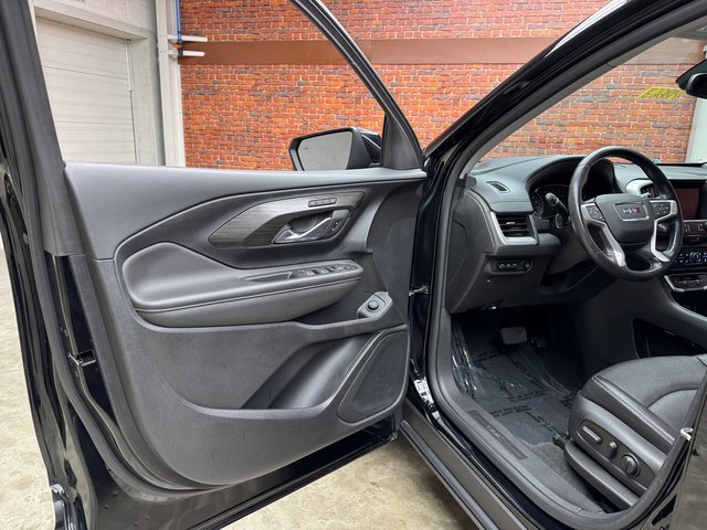 Used 2022 GMC Terrain SLT w/ Tech Package image 9