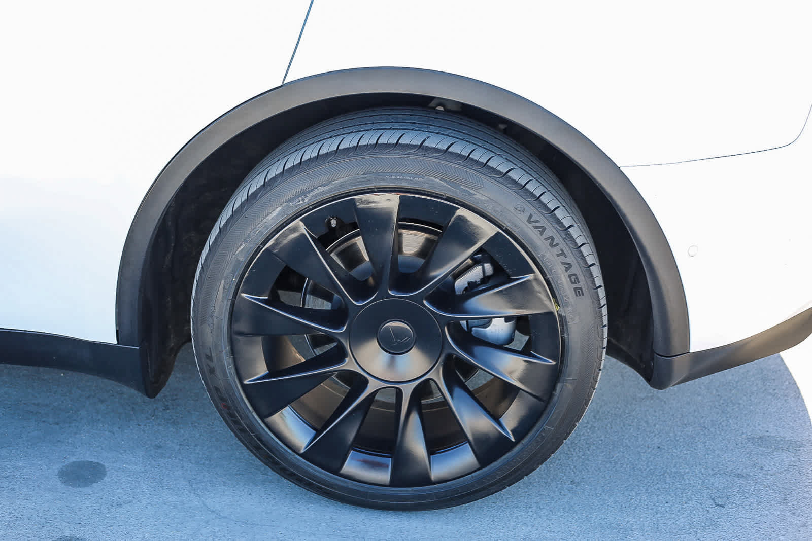 Used 2022 Tesla Model Y Long Range AWD/4WD image 11
