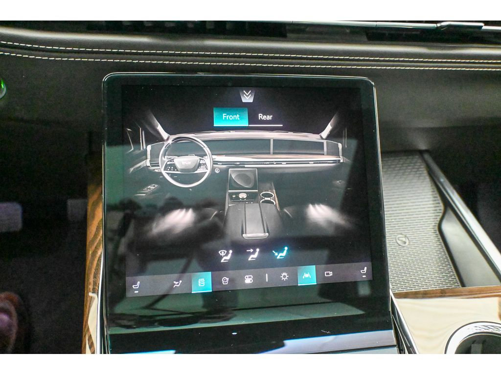 New 2026 Cadillac Escalade ESV Platinum Sport w/ LPO, ONYX Package AWD/4WD image 36