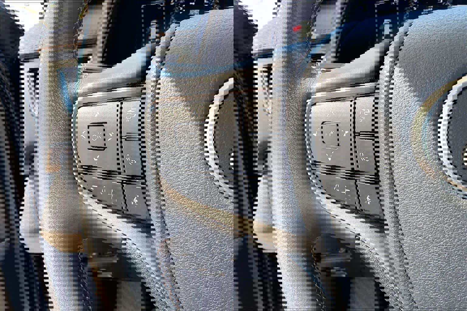 Used 2020 Lexus UX 200 w/ Premium Package image 24