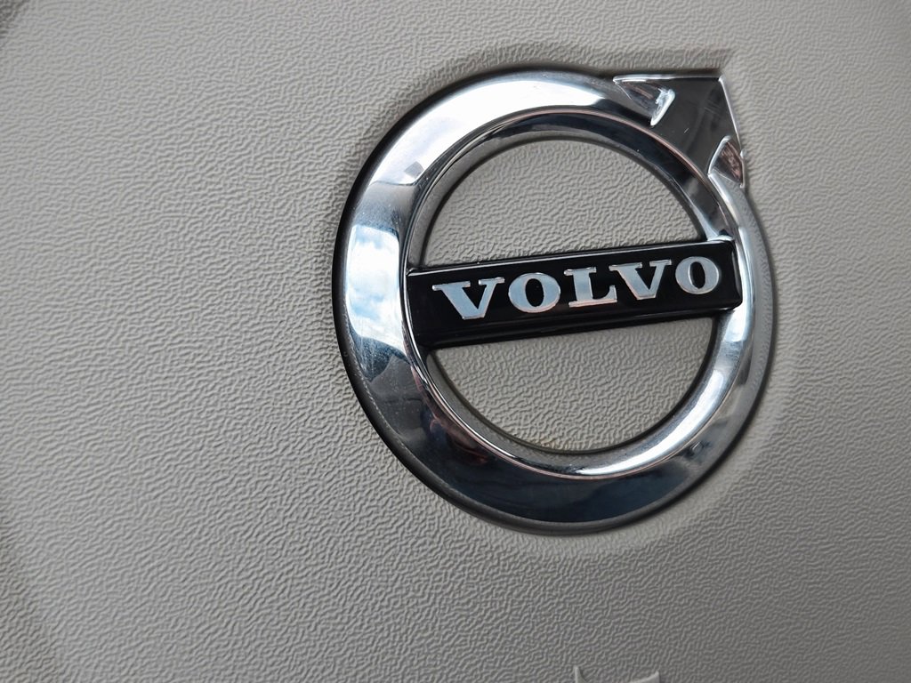 Certified 2024 Volvo V60 B5 Cross Country Plus image 24