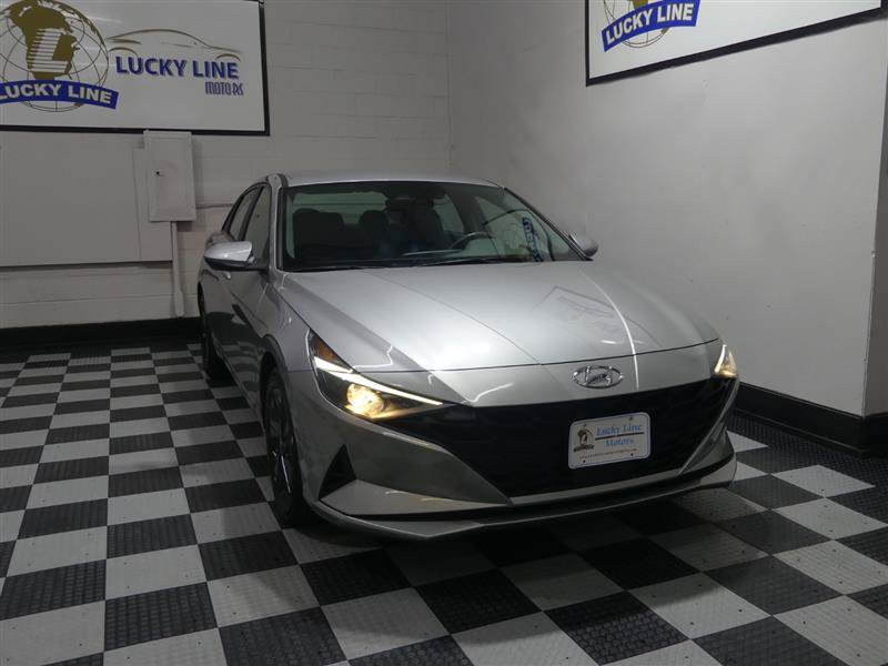 Used 2022 Hyundai Elantra SEL w/ Convenience Package FWD image 5