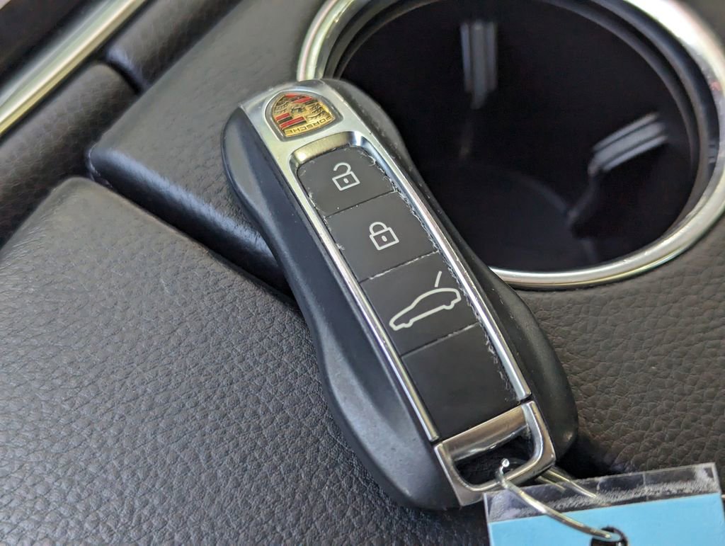 Used 2021 Porsche Panamera RWD image 26