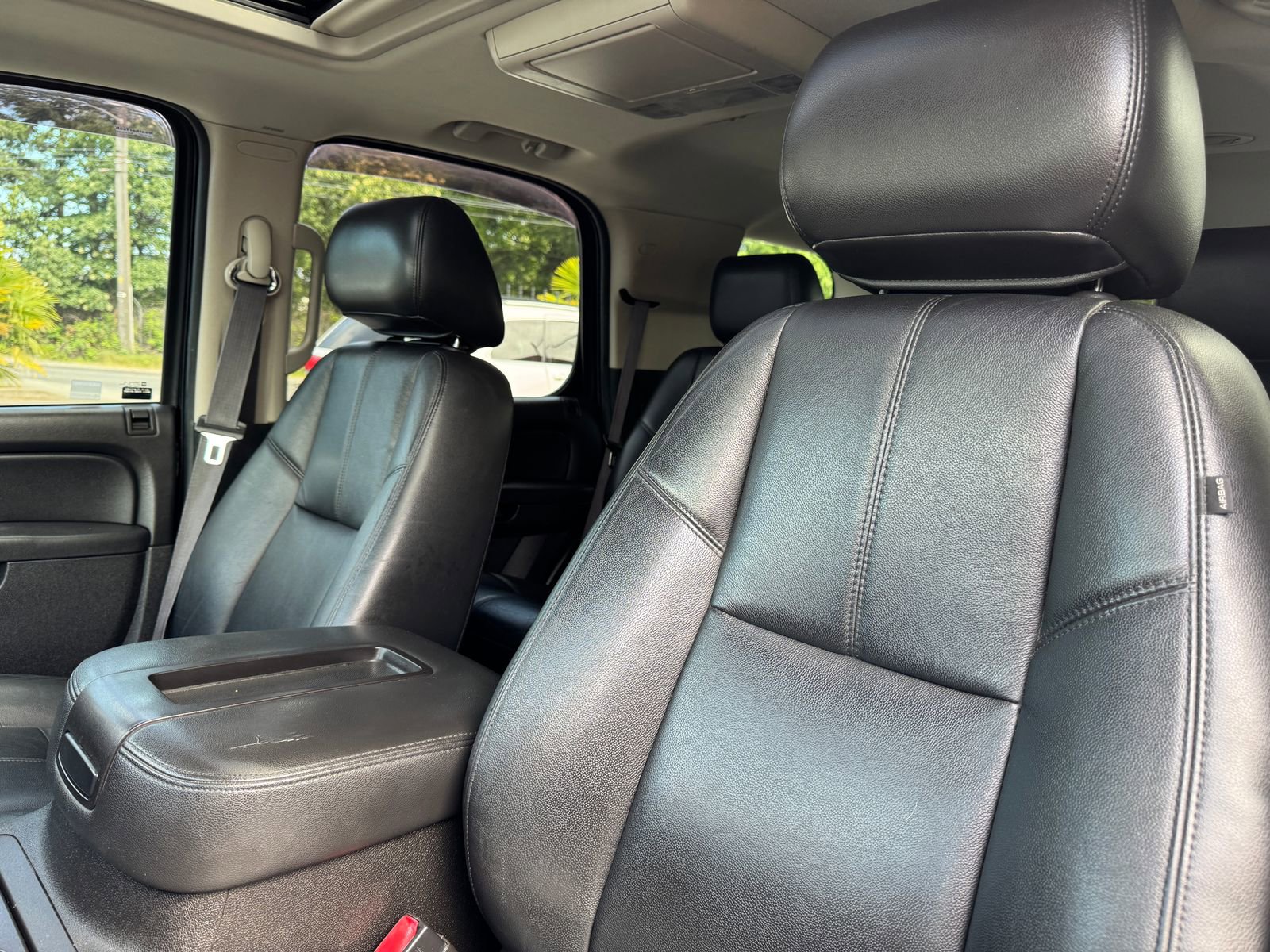 Used 2013 Chevrolet Tahoe LT w/ Luxury Package AWD/4WD image 11