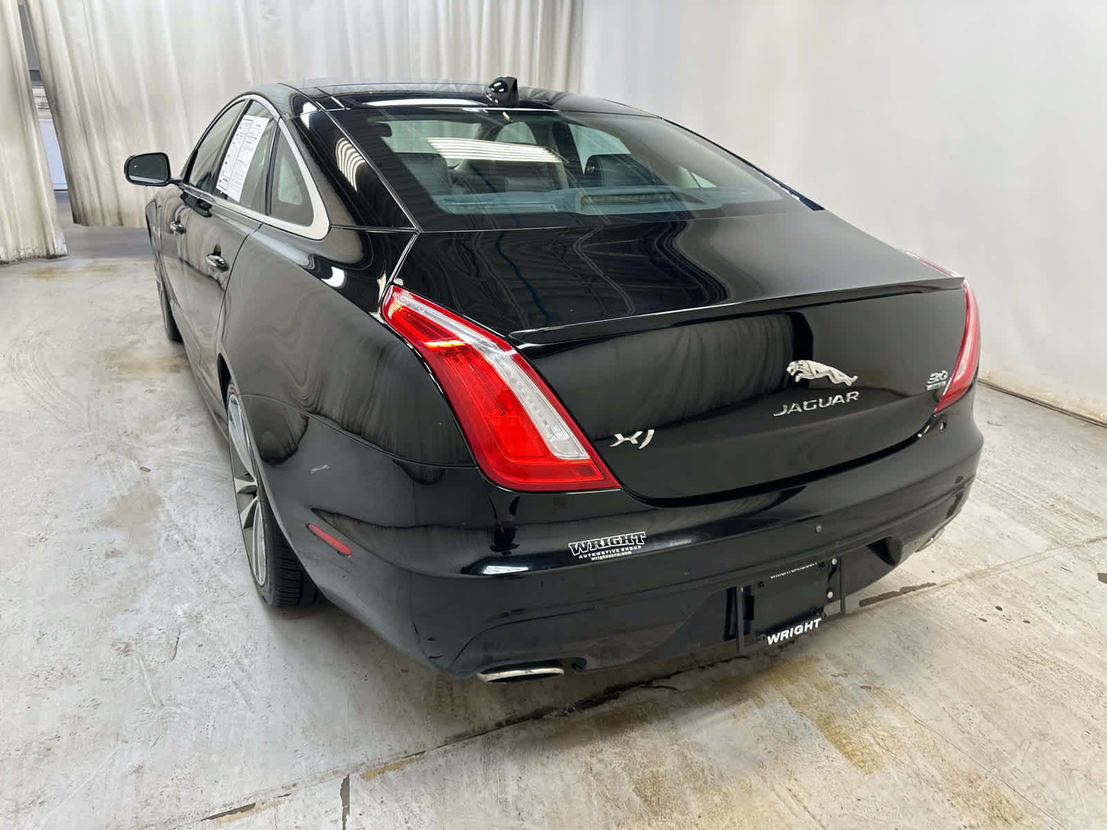 Used 2017 Jaguar XJ R-Sport AWD/4WD image 2