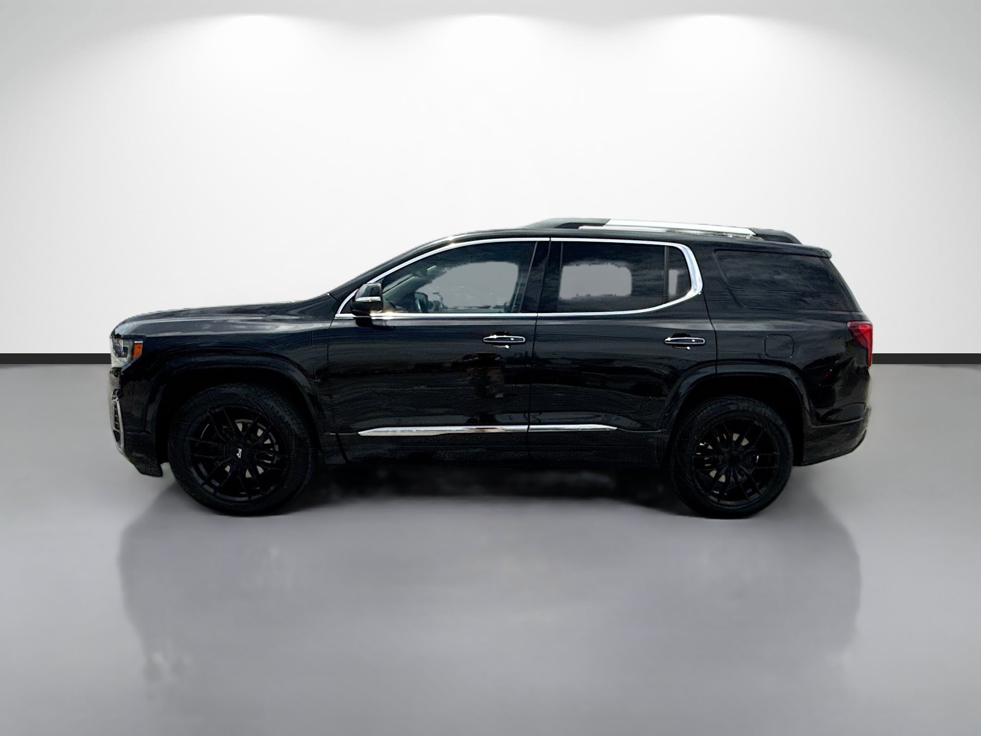 Used 2023 GMC Acadia Denali w/ Black Diamond Edition FWD image 2