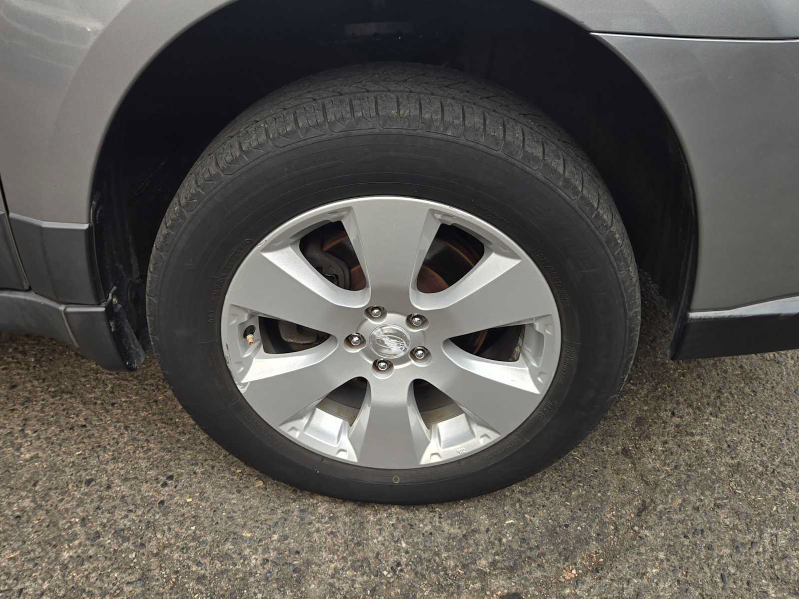 Used 2011 Subaru Outback 2.5i Premium AWD/4WD image 9
