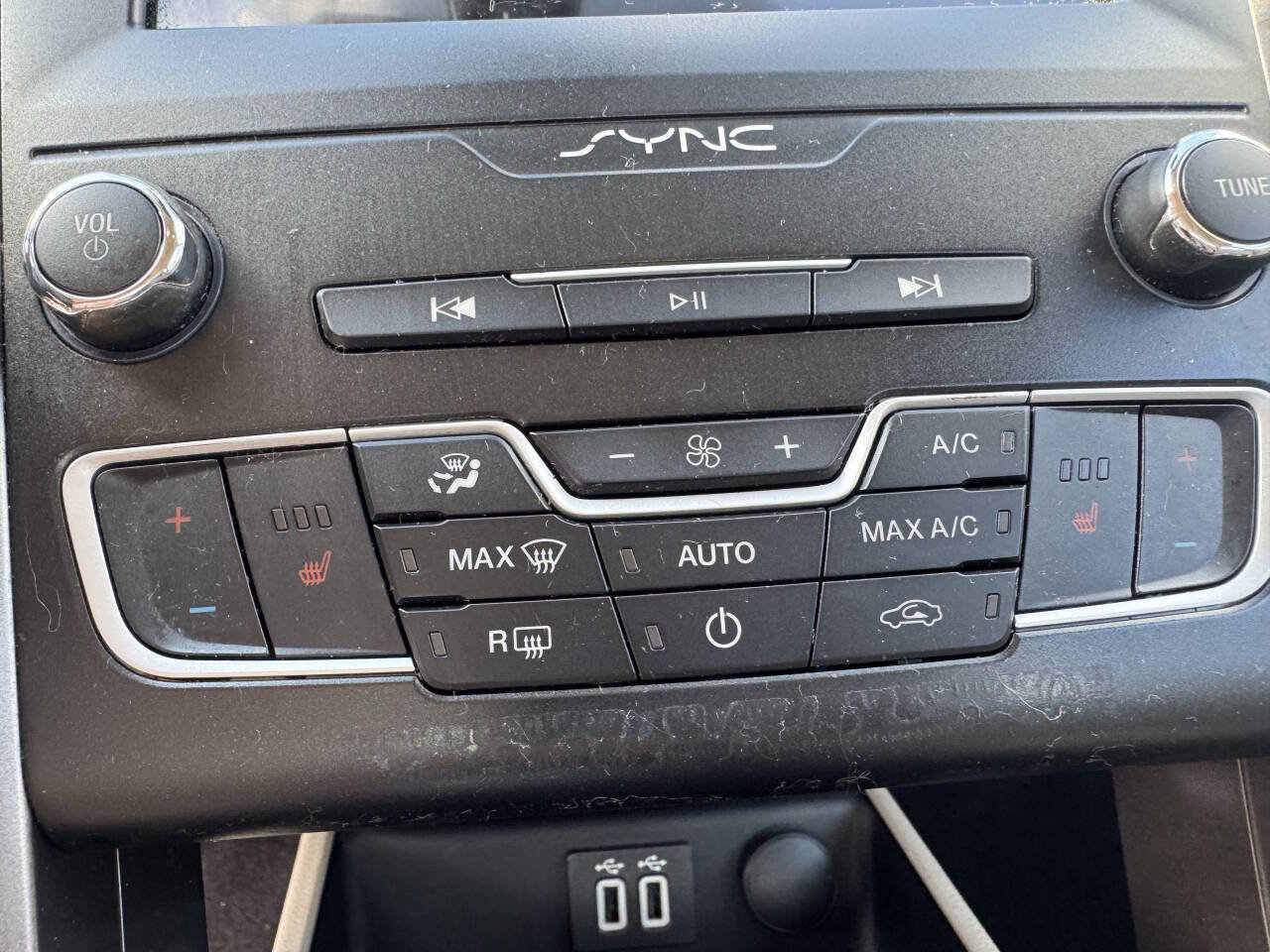 Used 2019 Ford Fusion SEL FWD image 13